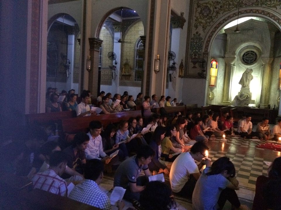 HÌNH ẢNH - BUỔI CẦU NGUYỆN TAIZÉ TẠI NHÀ THỜ HẠNH THÔNG TÂY. Thứ năm 27/10/2016
