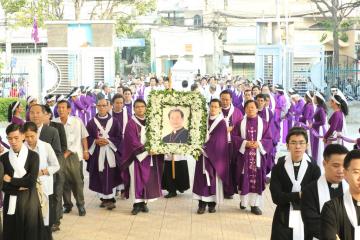 Di Quan Và Thánh Lễ Cầu Nguyện Cho Đức Cha Giuse Vũ Duy Thống Tại Nhà Thờ Chánh Tòa