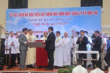 Lễ đặt viên đá - Mừng Ngân Khánh linh mục Cha sở Giuse