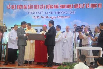 Giáo xứ Hạnh Thông Tây: Lễ đặt viên đá đầu tiên xây dựng Nhà Giáo lý và mừng Ngân khánh Linh mục cha sở.