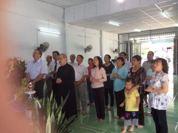Cha Tổng Đại diện thăm nhà nguyện GK. Truyền Tin